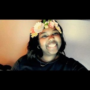 Meet your Posher, Akia